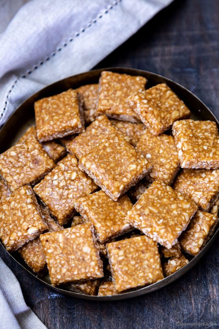Crushed Peanut Chikki (Bottle)